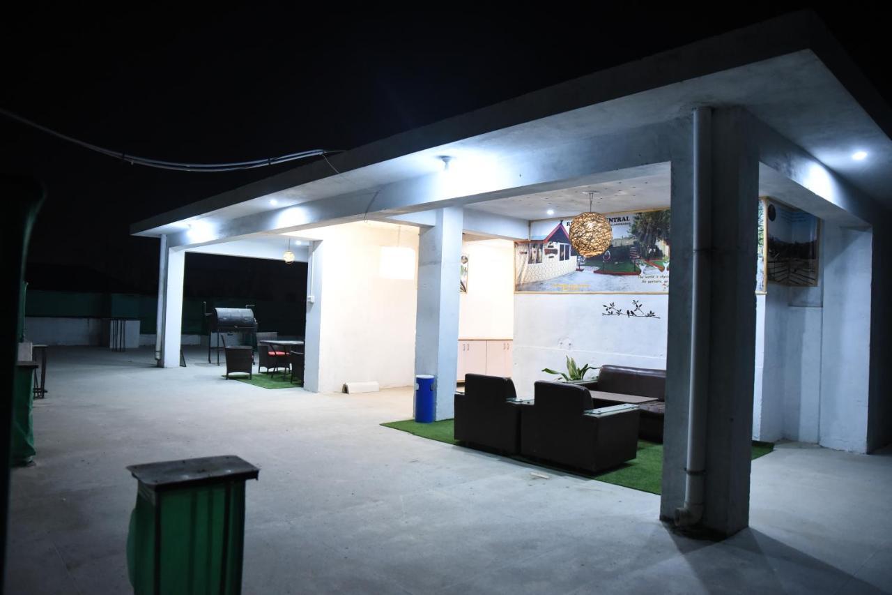 Republika Urban Appartamento Abbottabad Esterno foto